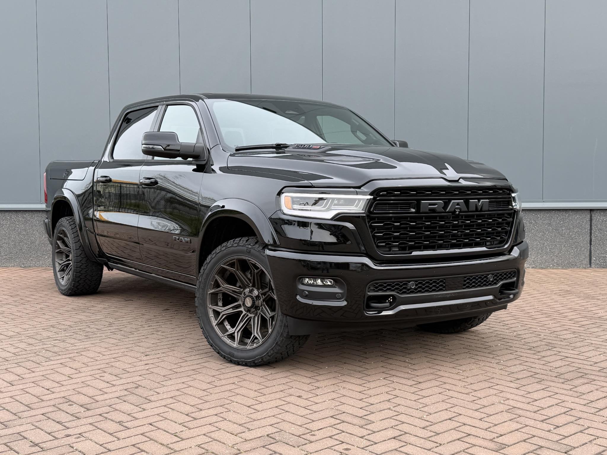 Dodge Ram 1500 3.0L SST H.O. 540PK Limited Night CrewCab 4x4, Automaat, Gebruikt, 2993 cc, Zwart