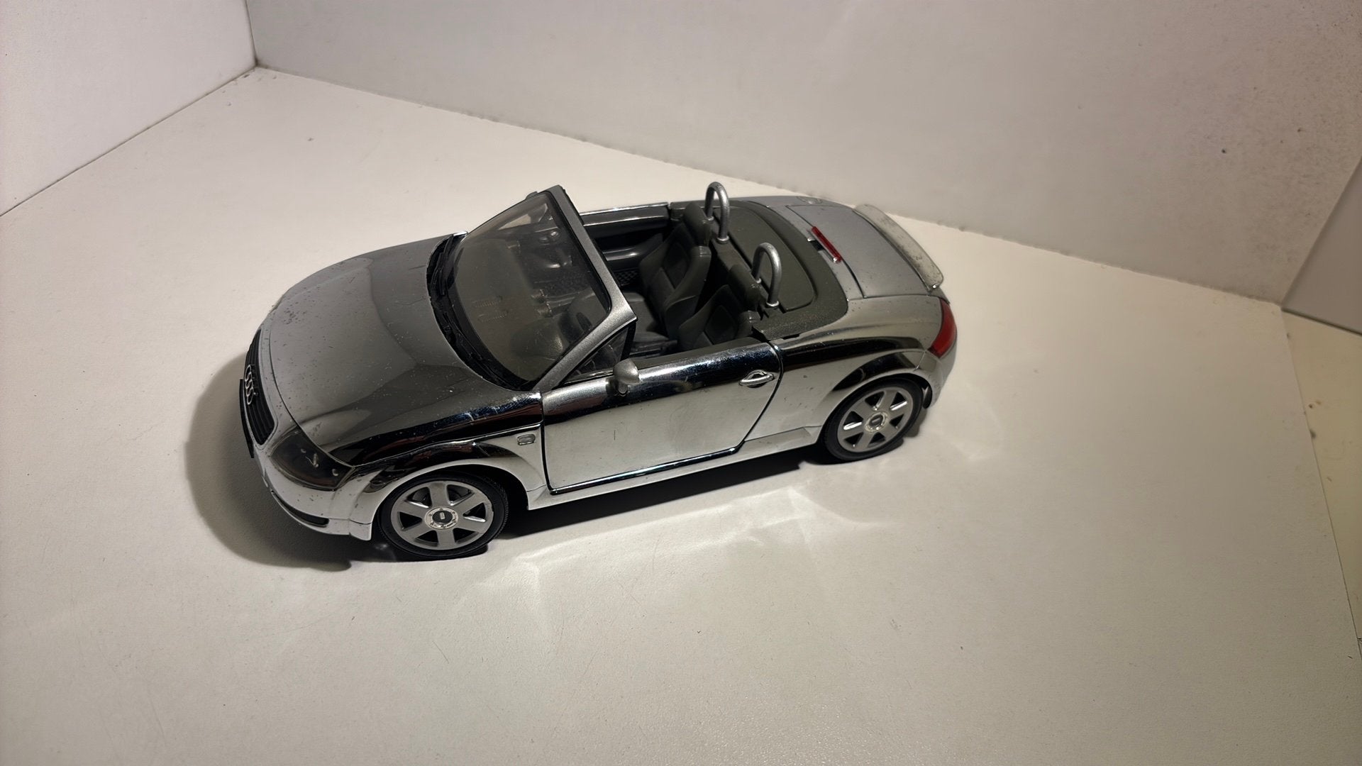 Audi tt spider chroom revell 1.18, Revell, Ophalen of Verzenden, A, A