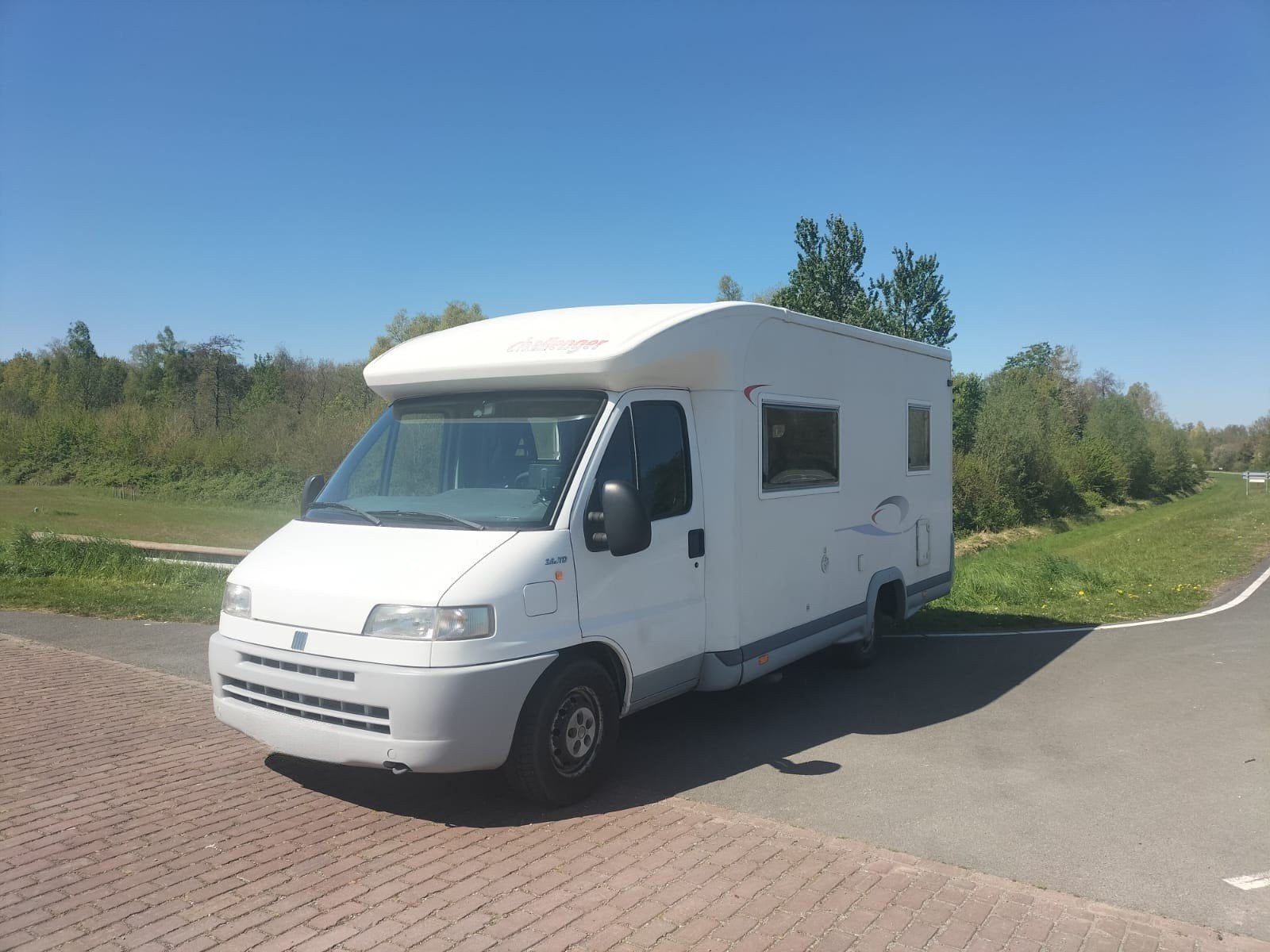 Challenger Camper 2001 - Ideaal voor overwinteren!, Buitenlamp, Ringverwarming, Challenger, Particulier