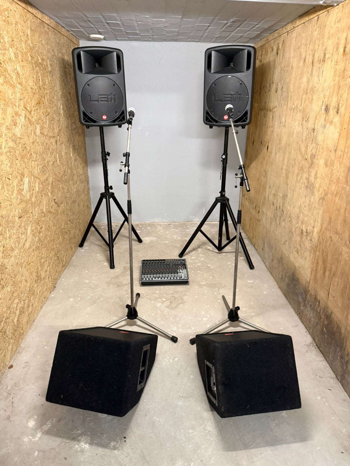 Complete PA-set: LEM-speakers en monitoren, Behringer mixer, Ophalen, Gebruikt