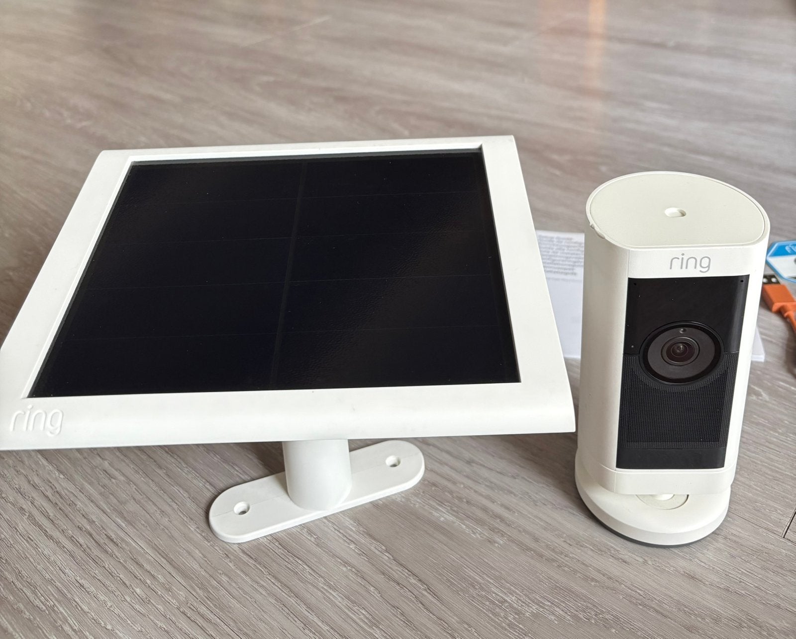 Ring Stick Up Cam Pro + Zonnepaneel (Solar Set), Audio, Tv en Foto, Videobewaking, Ophalen of Verzenden, Zo goed als nieuw