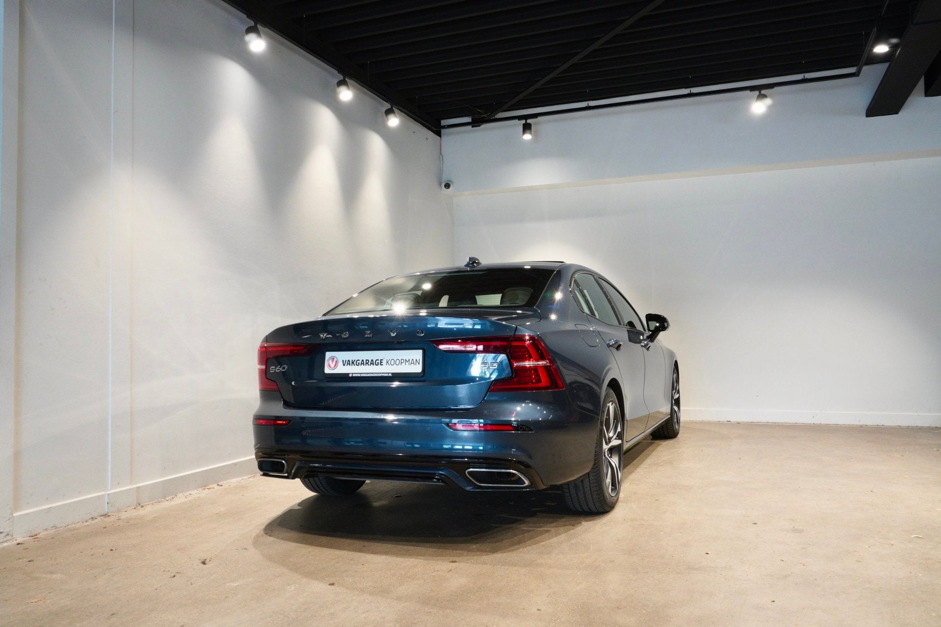 Volvo S60 2.0 B3 R-Design Pano|ACC|Stoel/stuur verwarming, Auto's, Dealer onderhouden, 4 cilinders, 1969 cc, Blauw