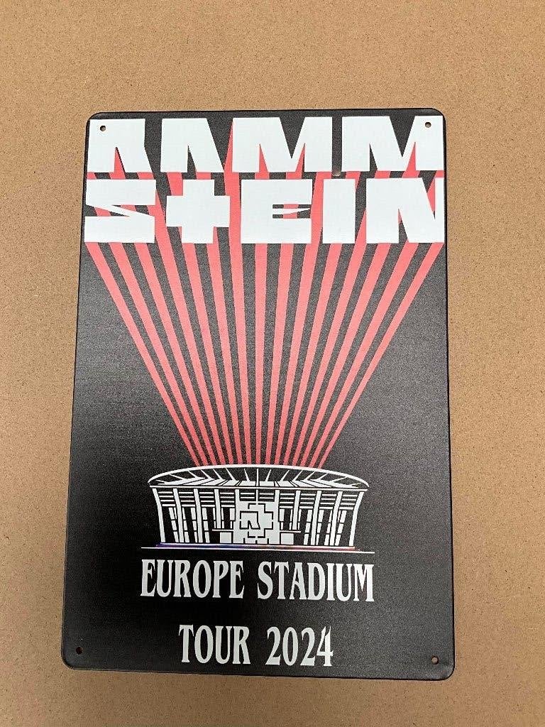 Metalen bord Rammstein Tour 2024 ca 30 x 20 cm nieuw, Nieuw, Ophalen of Verzenden, Metalen bord Rammstein Tour 2024 ca 30 x 20 cm nieuw