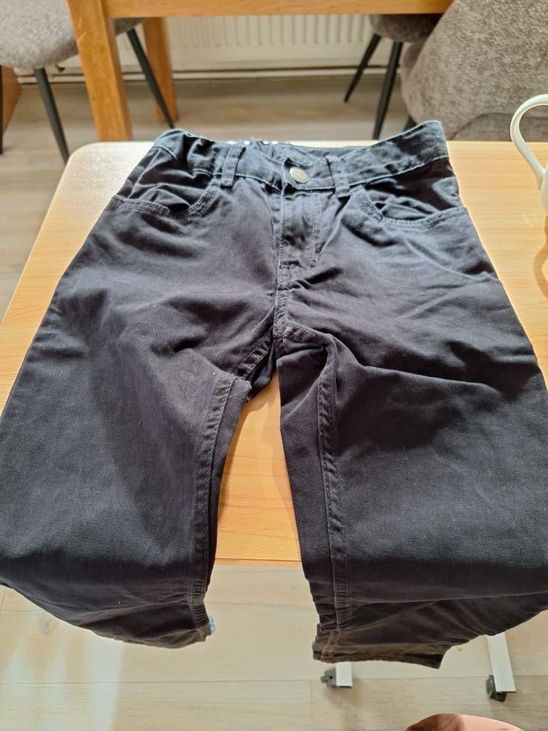 Zwarte lange broek H en M maat 122, Kinderen en Baby's, Kinderkleding | Maat 122, Broek, H&M, Jongen of Meisje, H&M