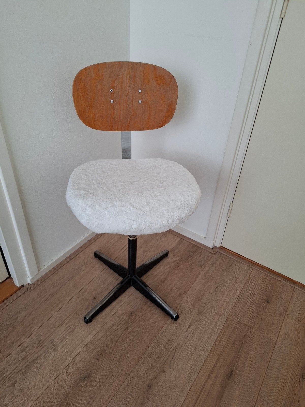 Brocante Bureaustoel met Houten Rugleuning en Witte Zitting, Ophalen of Verzenden