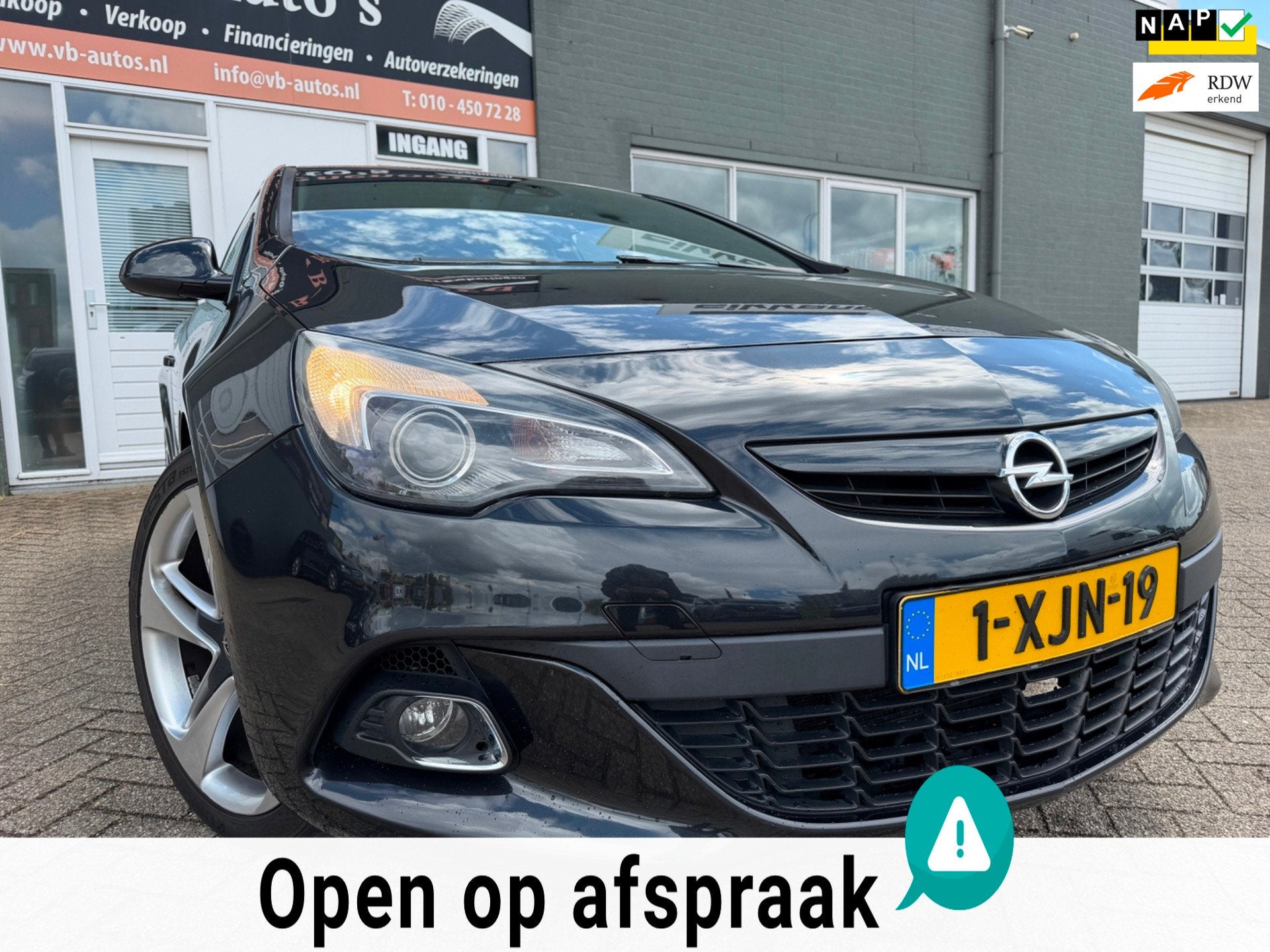 Opel Astra GTC 1.6 Turbo Sport met leer en parkeersensoren e, Auto's, Opel, Voorwielaandrijving, Euro 5, Gebruikt, Zwart
