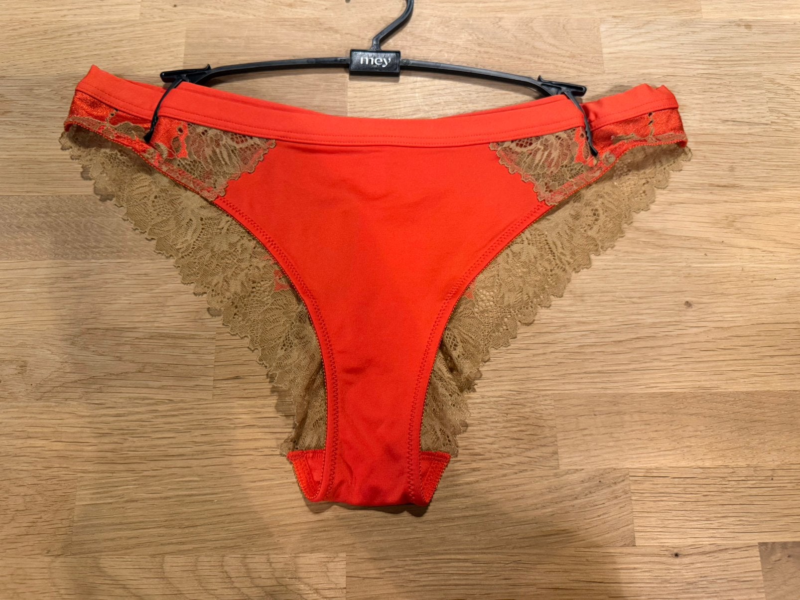 Mey string 42/ L NIEUW!! Nu €12,50, Ophalen of Verzenden, Oranje, String