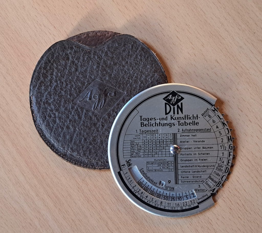 Retro Agfa belichtingstabel 1956, Versie 5 - Vintage model, Audio, Tv en Foto, Fotografie | Fotostudio en Toebehoren, Ophalen of Verzenden