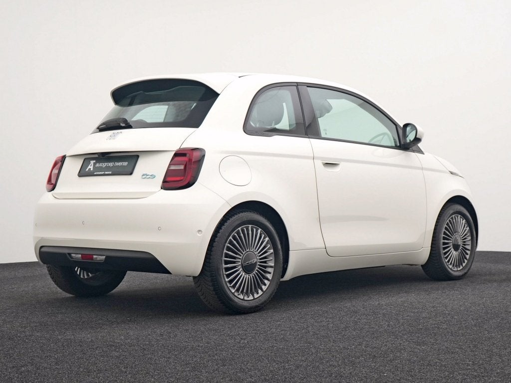 Fiat 500 Urban 42 kWh | 118PK | Rij iconisch voor slechts 37, 4 stoelen, Wit, 1265 kg, 150 min