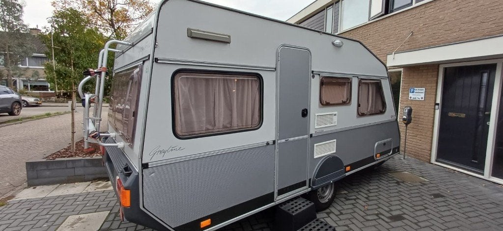 Kip 44T Degelijke Kip caravan met nieuwe voortent en luifel, Schokbreker, Kip, Omvormbare zithoek, Treinzit