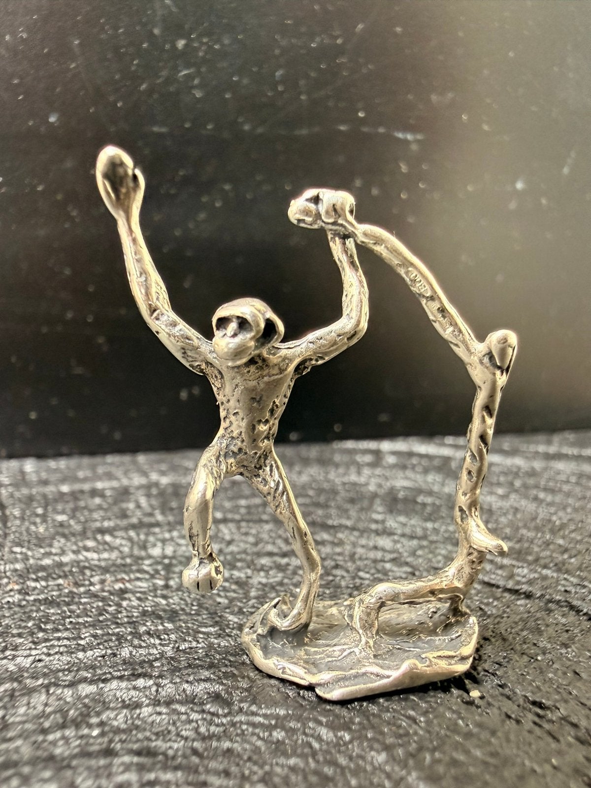 Zilveren miniatuur aap aan tak, Verzenden