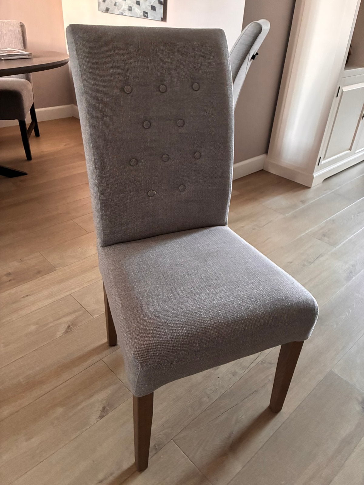 5 x Stijlvolle grijze eetkamerstoelen met knopen en handvat, Ophalen, Gebruikt, Grijs, Vijf, Zes of meer stoelen