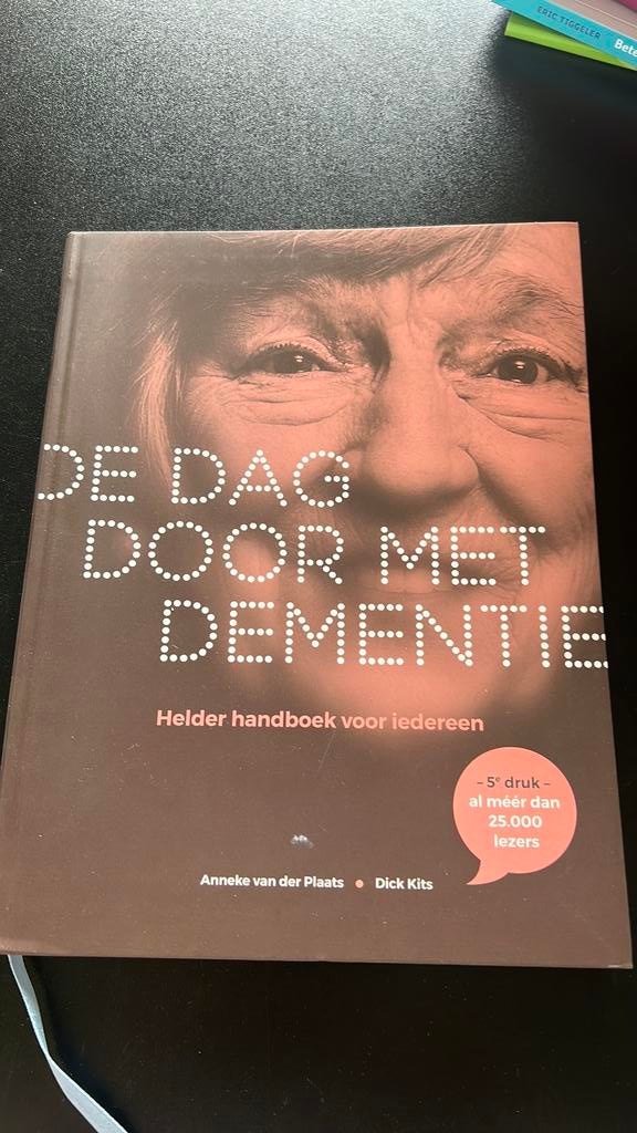 Dick Kits - De dag door met dementie, Dick Kits; Anneke Van der Plaats, Ophalen of Verzenden, Zo goed als nieuw, Nederland