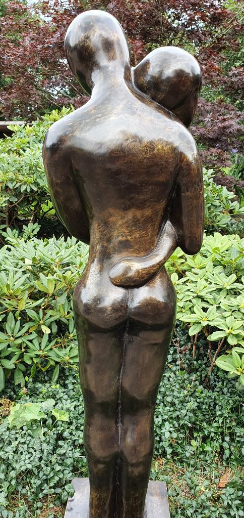 OMHELZING/ bronzen beeld / xxl / 145 cm hoog, Tuin en Terras, Tuinbeelden, Ophalen, Nieuw, Peize, Info@huisentuindecoratiemarie.nl