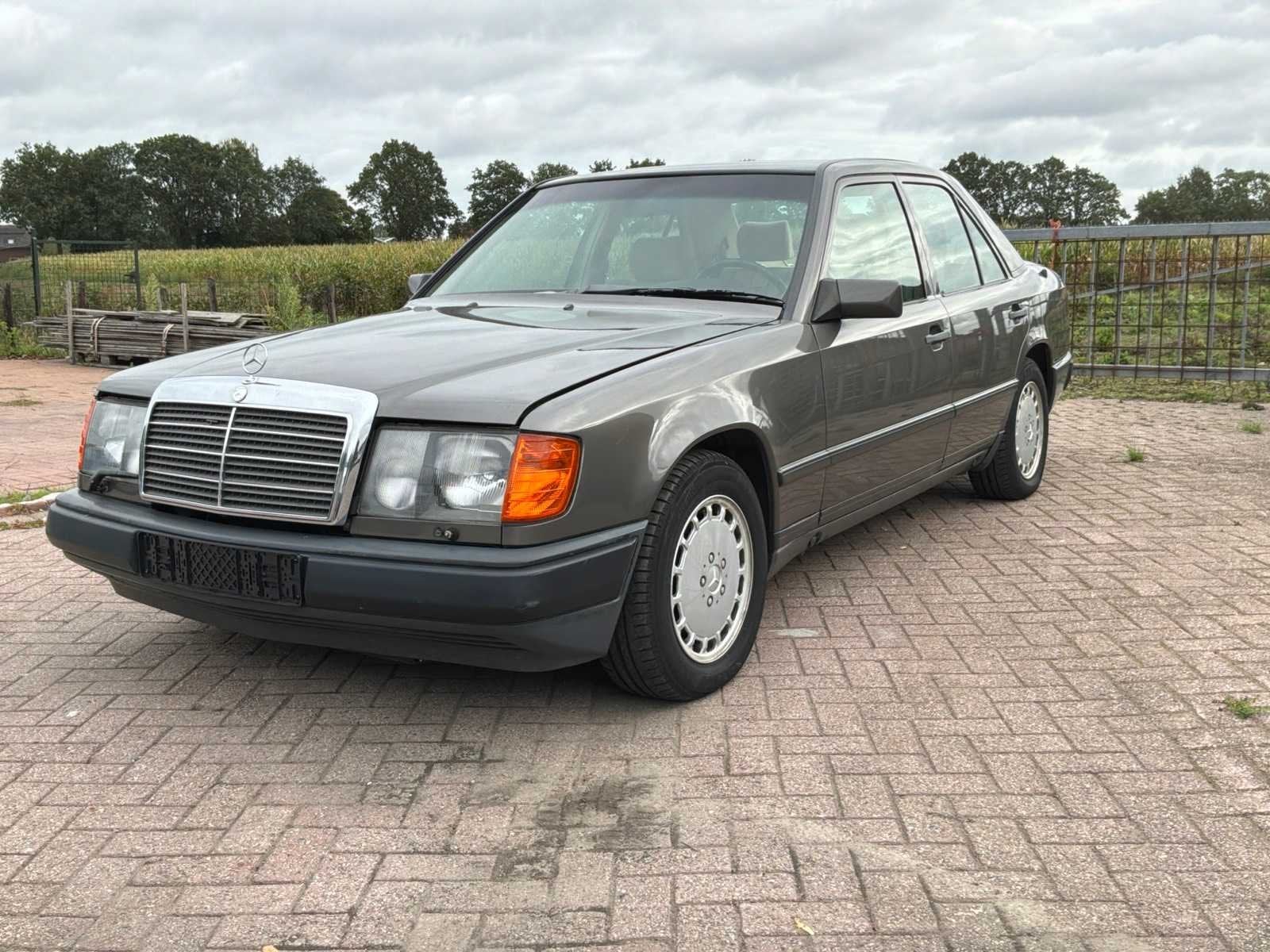 1986 Mercedes-Benz 200-500 (W124) 300 E Personenauto 46-LJF-, Auto's, Automaat, Achterwielaandrijving, Gebruikt, 1338 kg