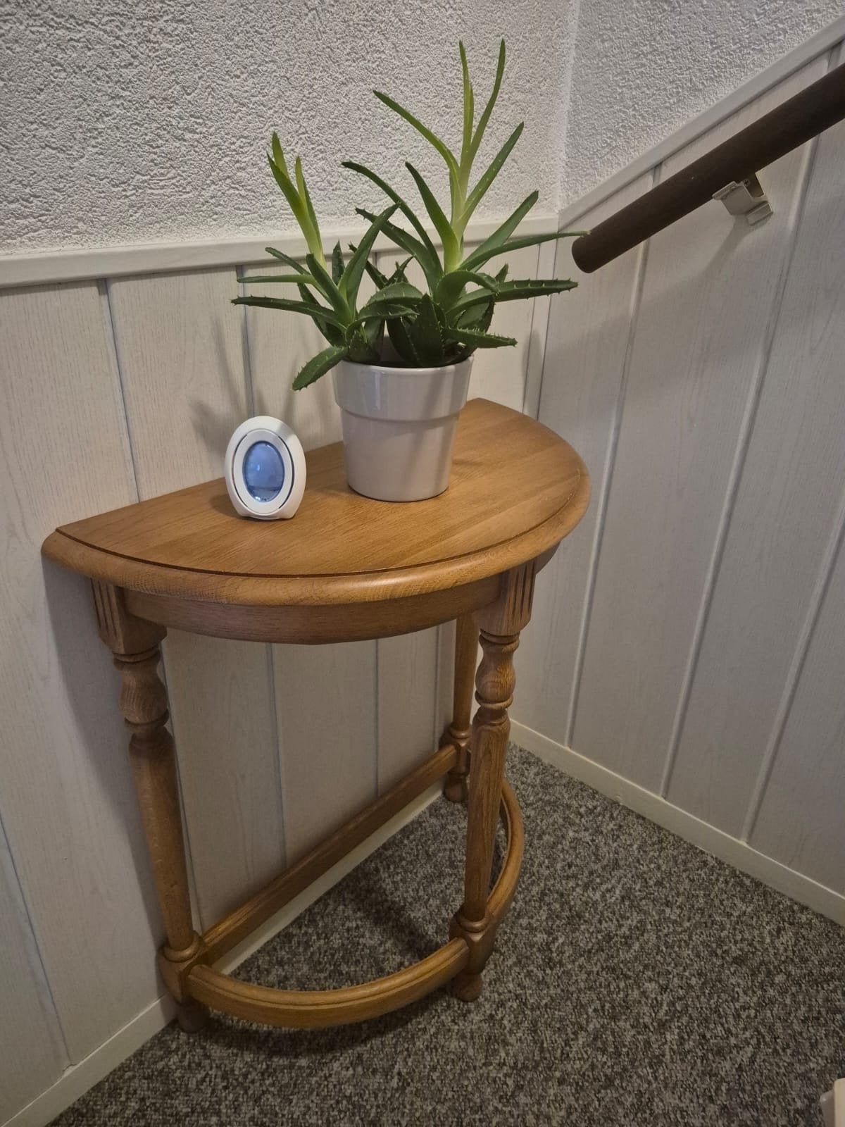Houten halfronde sidetable / bijzettafel, Huis en Inrichting, Ophalen, Gebruikt, 55 tot 75 cm, Hout
