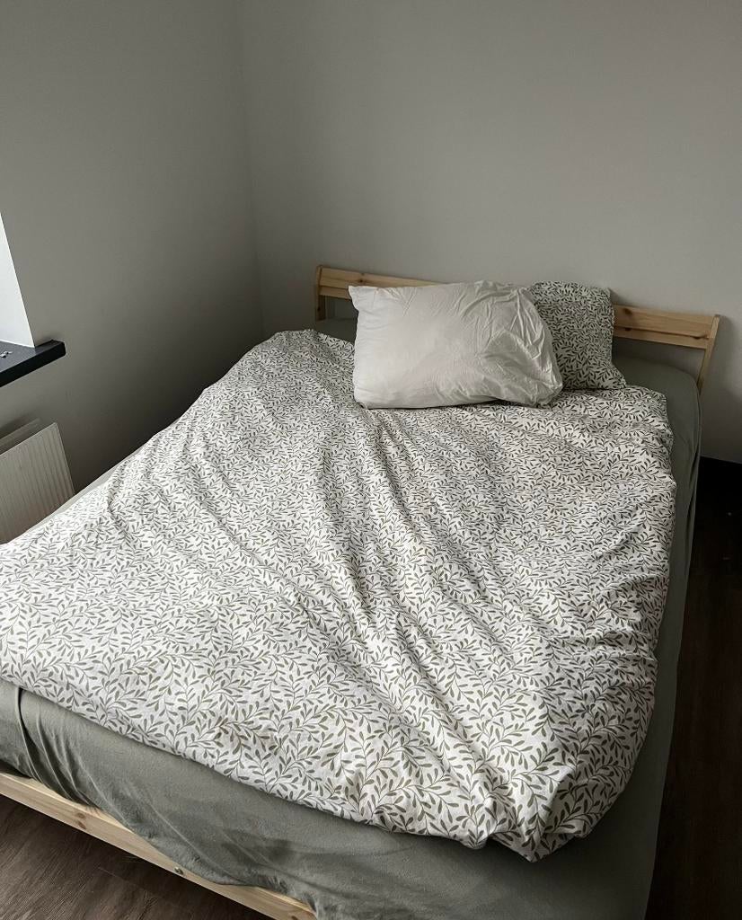 IKEA bed frame and mattress, Huis en Inrichting, Slaapkamer | Boxsprings, Ophalen, Zo goed als nieuw, Tweepersoons, 140 cm
