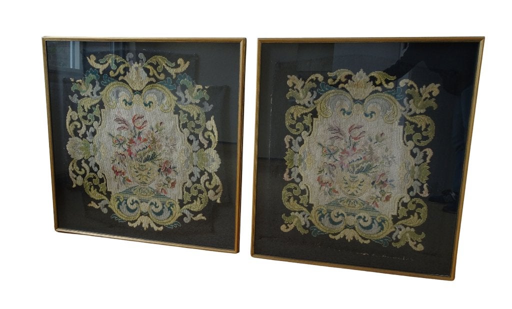 Veilinghuis Oranje 2 Ingelijste antiek gobelin borduurwerken, Ophalen, Achter glas, Bloemen