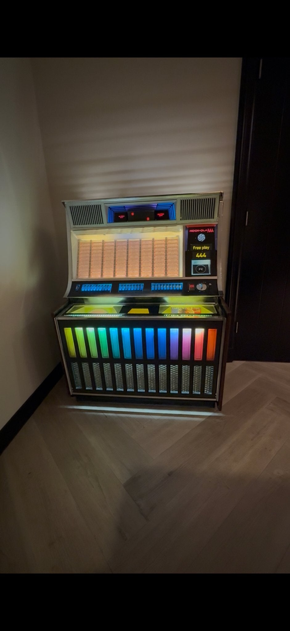 Rock Ola 444 Jukebox - Origineel, gerestaureerd, incl. 80 si, Met singles, Rock Ola, Ophalen of Verzenden, Zo goed als nieuw