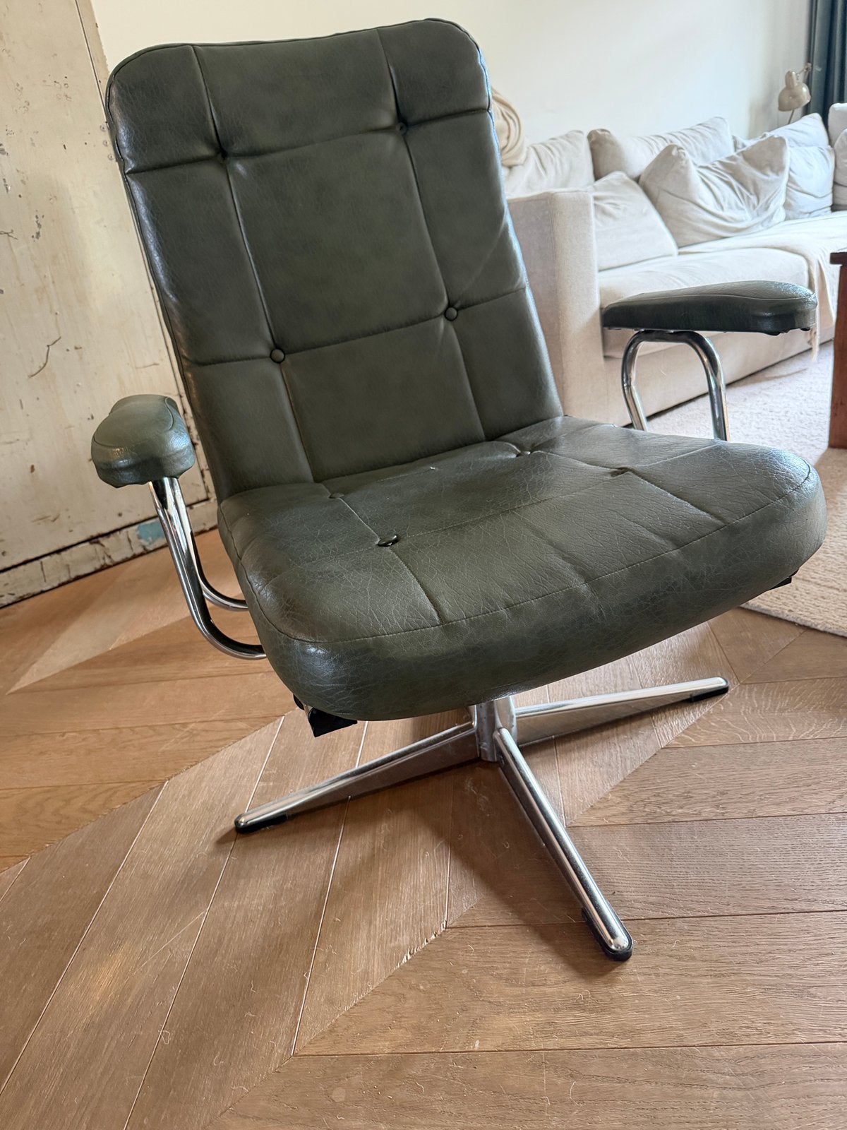 2 PRACHTIGE FAUTEUILS! 1 ZWART EN 1 GROEN PU LEER €100, p st, Huis en Inrichting, Ophalen, Zo goed als nieuw, 50 tot 75 cm, Leer