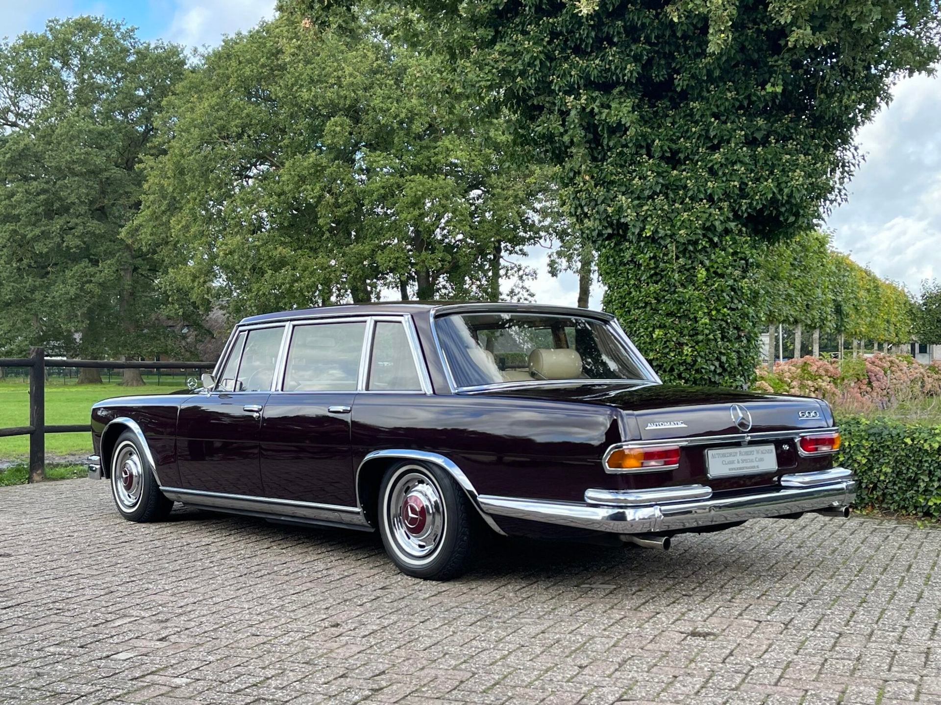 Mercedes-Benz 600 Pullman Origineel NL-auto, Auto's, Automaat, Achterwielaandrijving, Beige, Sedan