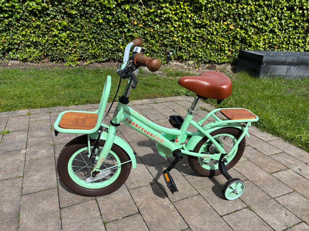 Supersuper Kinderfiets 12 inch met zijwieltjes, Ophalen, Zijwieltjes, Gebruikt, Velgrem