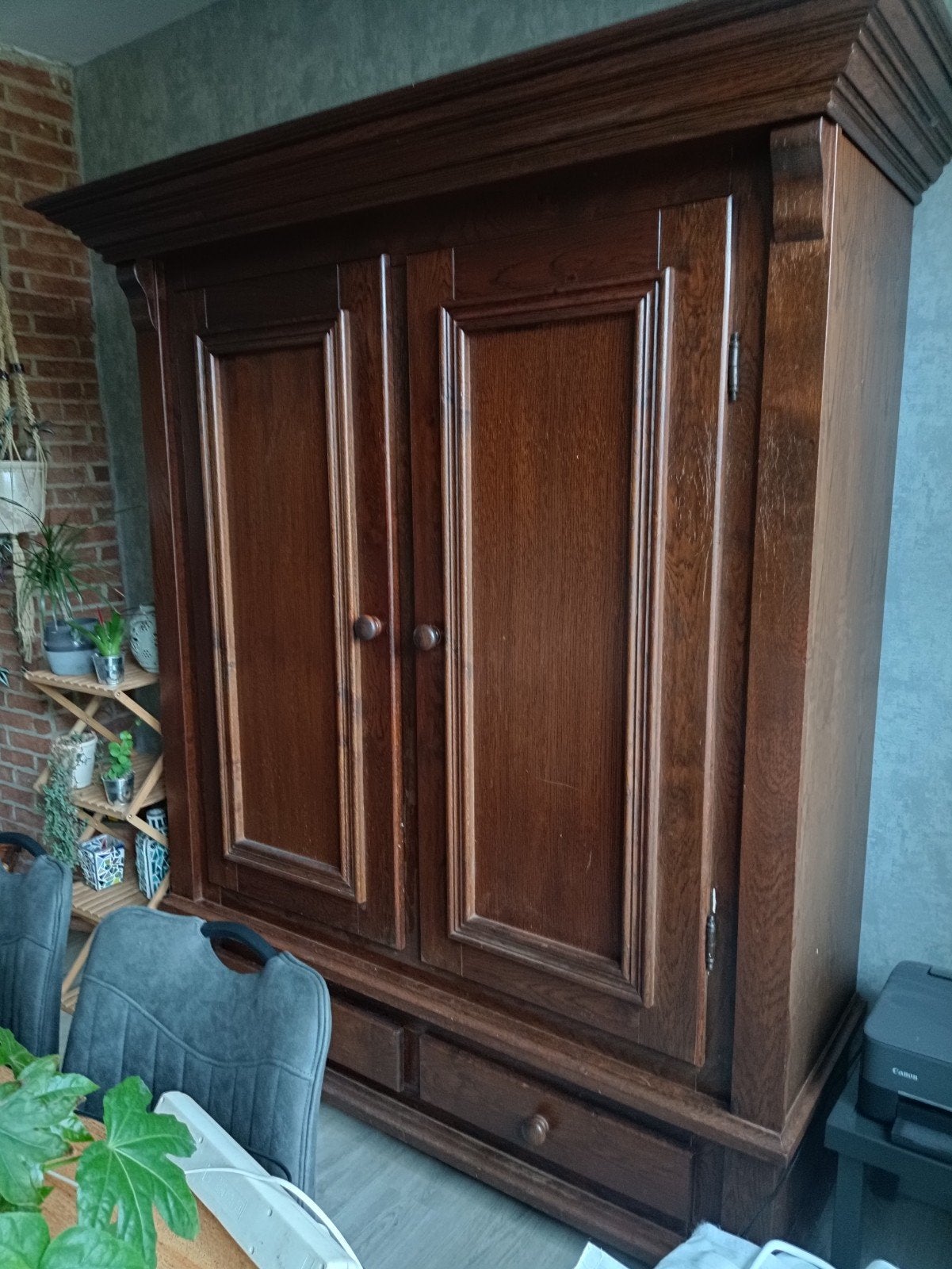 Zware eiken toogkast, Ophalen