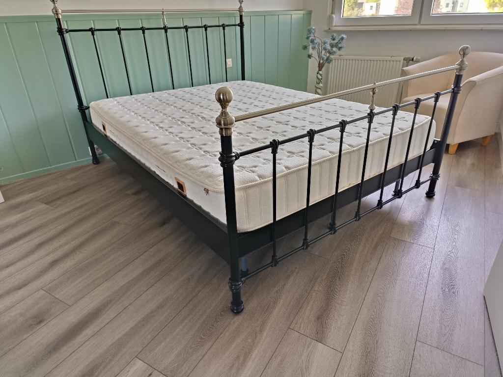 Compleet 2 persoons klassiek bed, Huis en Inrichting, Slaapkamer | Bedden, Ophalen, Gebruikt, Tweepersoons, Metaal