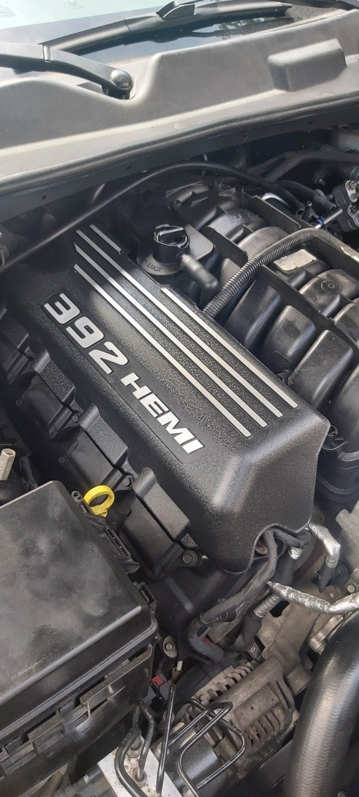 392 SRT 6.4 hemi rechter plastic kap motorplaat, Ophalen of Verzenden, Gebruikt, Dodge