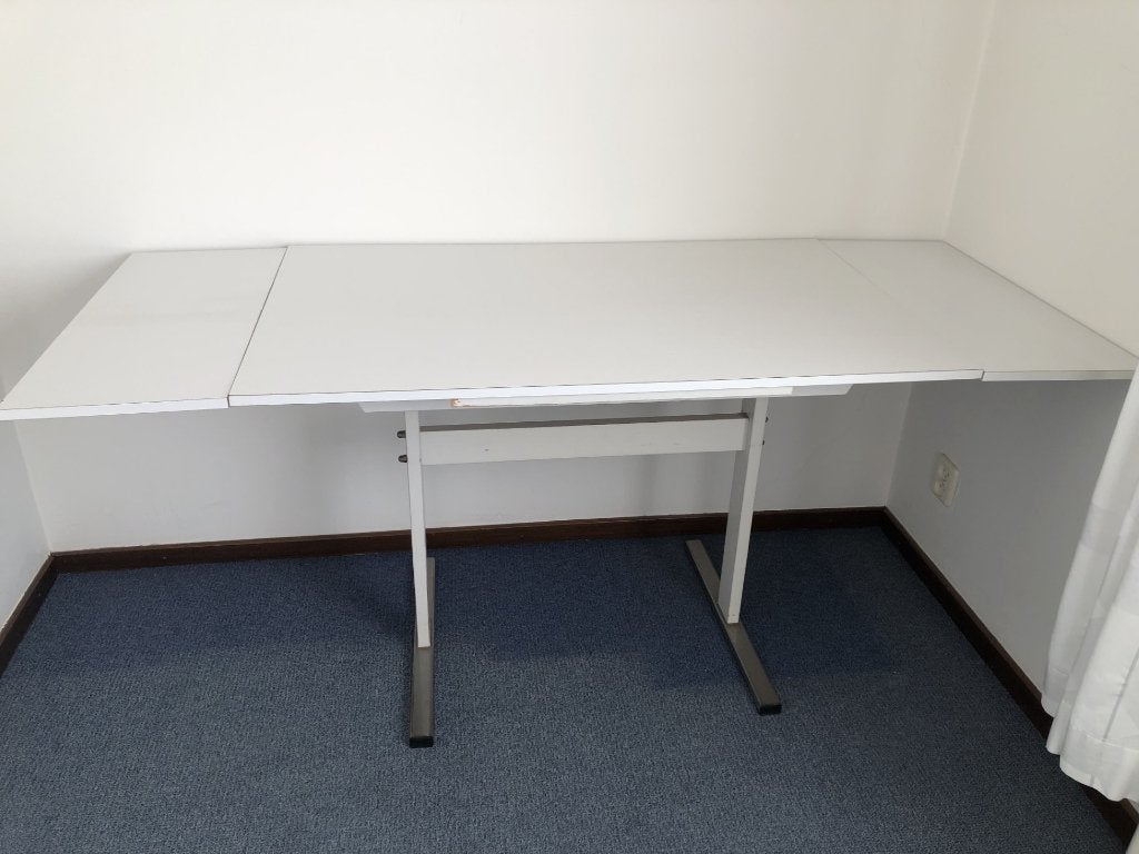 Eettafel met stalen poten, blad beide kanten uitschuifbaar, Huis en Inrichting, Tafels | Eettafels, Ophalen, Gebruikt, 100 tot 150 cm