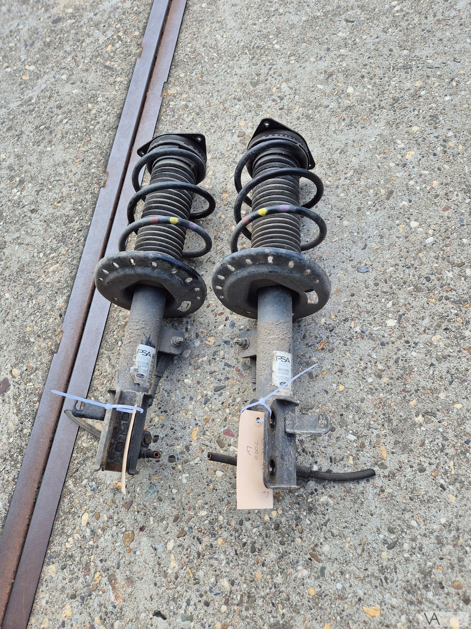 Schokdemper veerpoot links / rechts Opel Corsa F Peugeot 208, Gebruikt, -, -, Opel