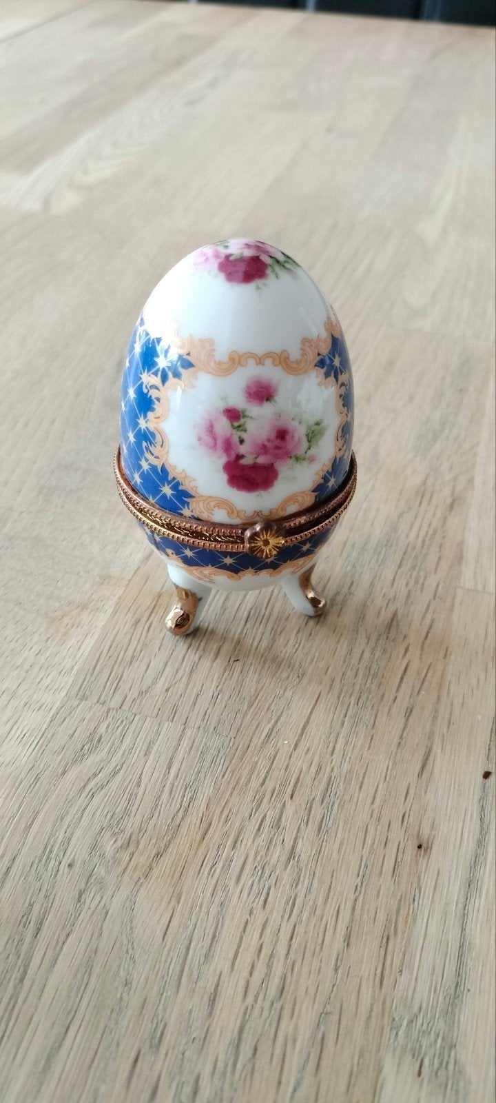 Porseleinen Eierdoosje met Bloemen en Goudkleurige Details, Ophalen of Verzenden
