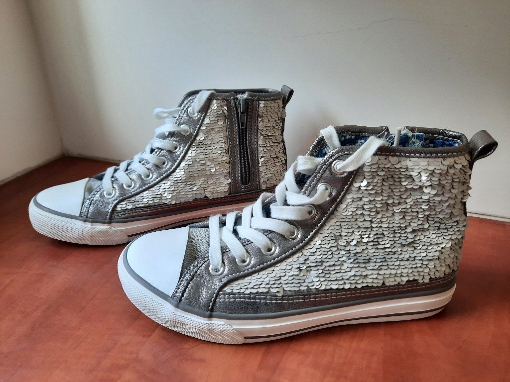 Nieuwe schoenen maat 37, Kleding | Dames, Nieuw, Ophalen of Verzenden, Sneakers of Gympen, Grijs