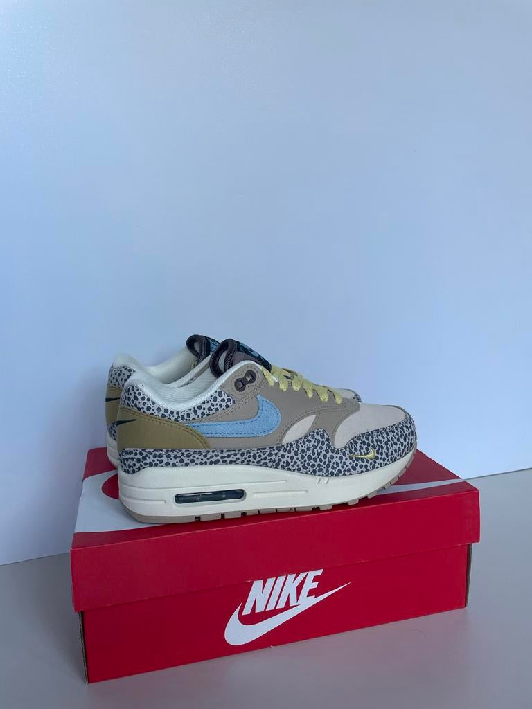 Nieuwe Nike sneakers maat 35 1/2, Kleding | Dames, Schoenen, Beige, Nieuw, Ophalen of Verzenden, Sneakers of Gympen