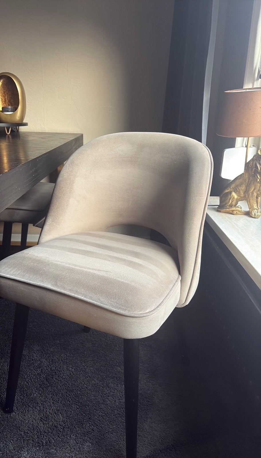 4 mooie beige velvet eettafel stoelen te koop, Huis en Inrichting, Banken | Sofa's en Chaises Longues, Ophalen, Zo goed als nieuw