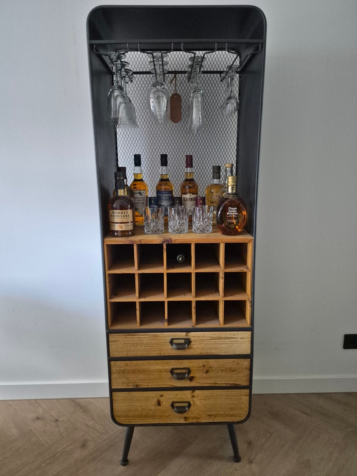 Dutchbone Vino wijnkast NIEUWSTAAT, Ophalen, Zo goed als nieuw, Metaal