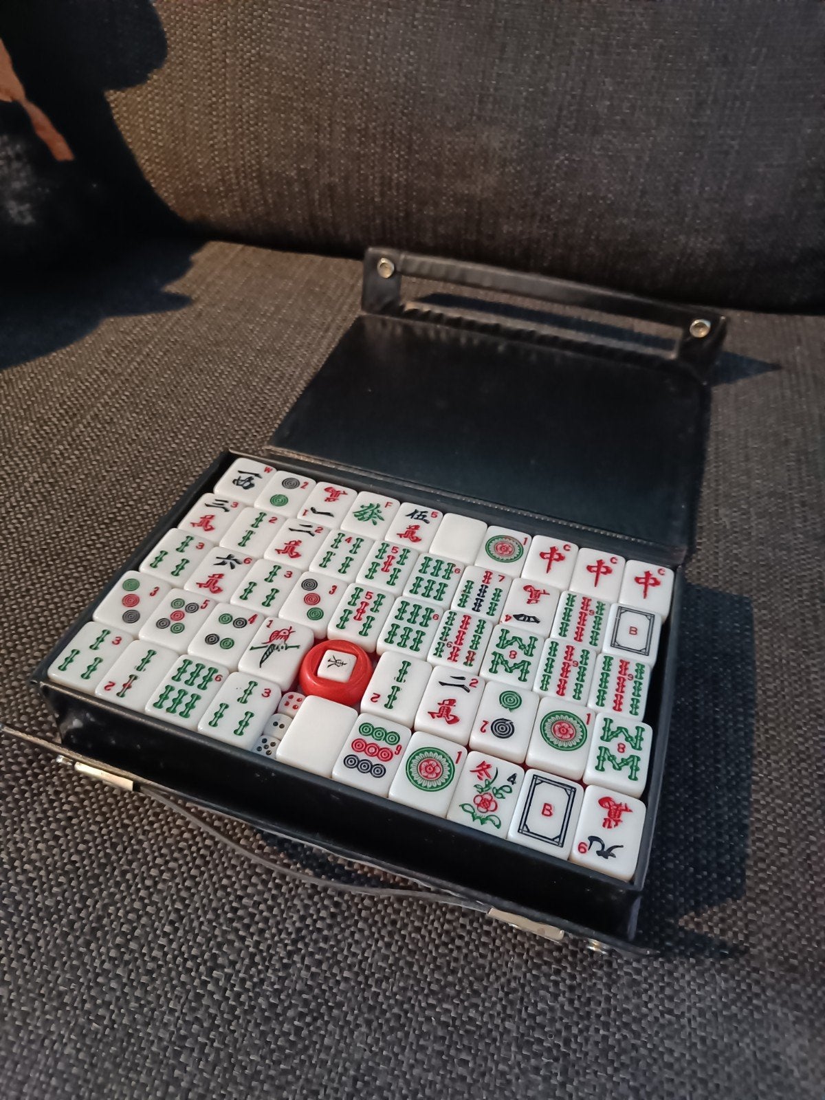 Mahjong spel in koffer - Compleet en in goede staat, Drie of vier spelers, Ophalen of Verzenden, Gebruikt, Onbekend