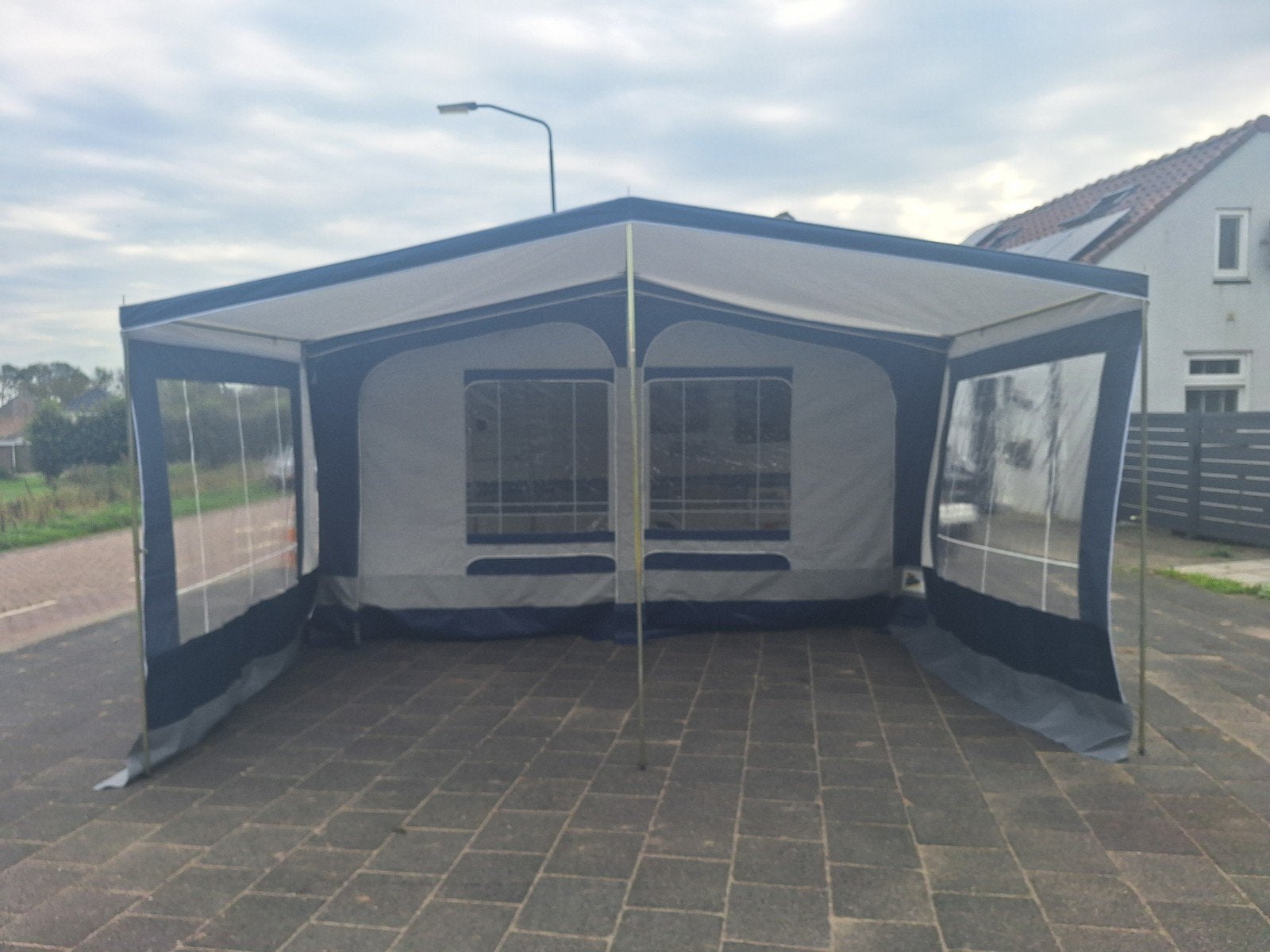 voortent en zo goed als nieuwe luifel, Ophalen, Zo goed als nieuw, Dorema