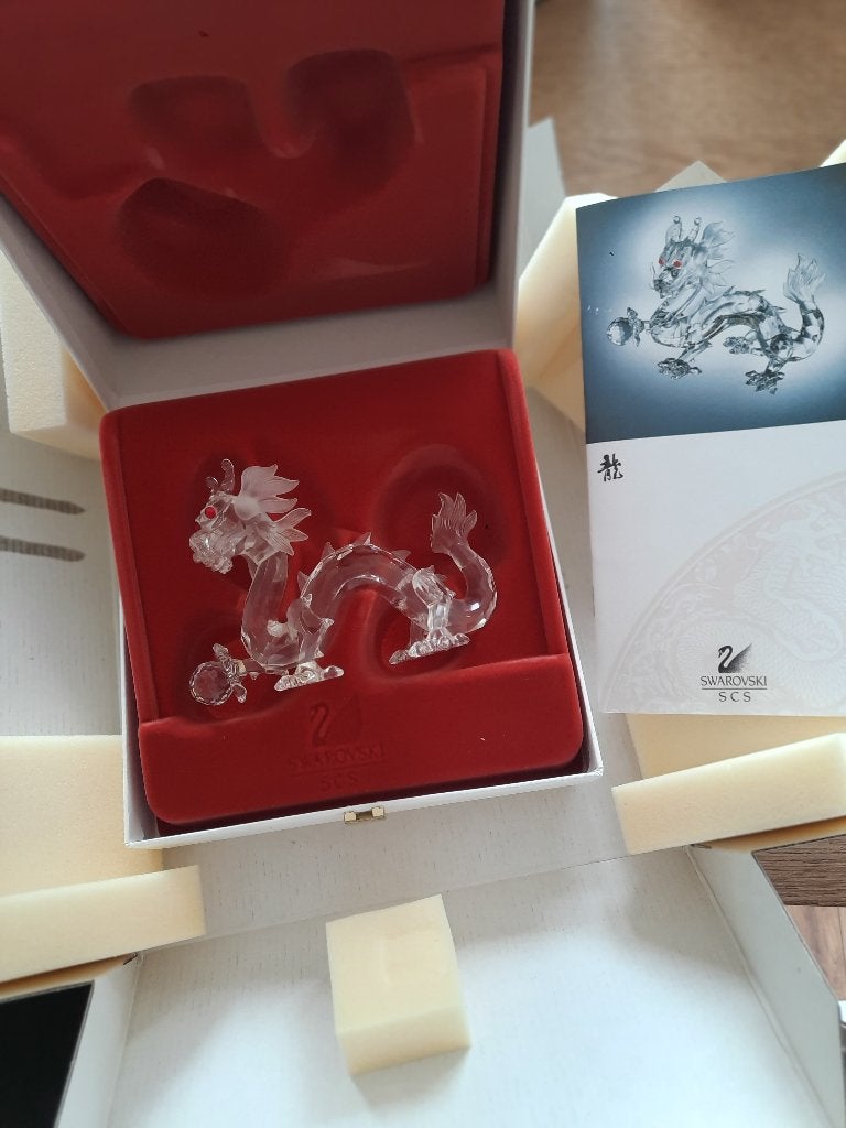 Swarovski. Draak 1997 in box met certificaat, Verzamelen, Swarovski, Ophalen of Verzenden, Zo goed als nieuw, Figuurtje