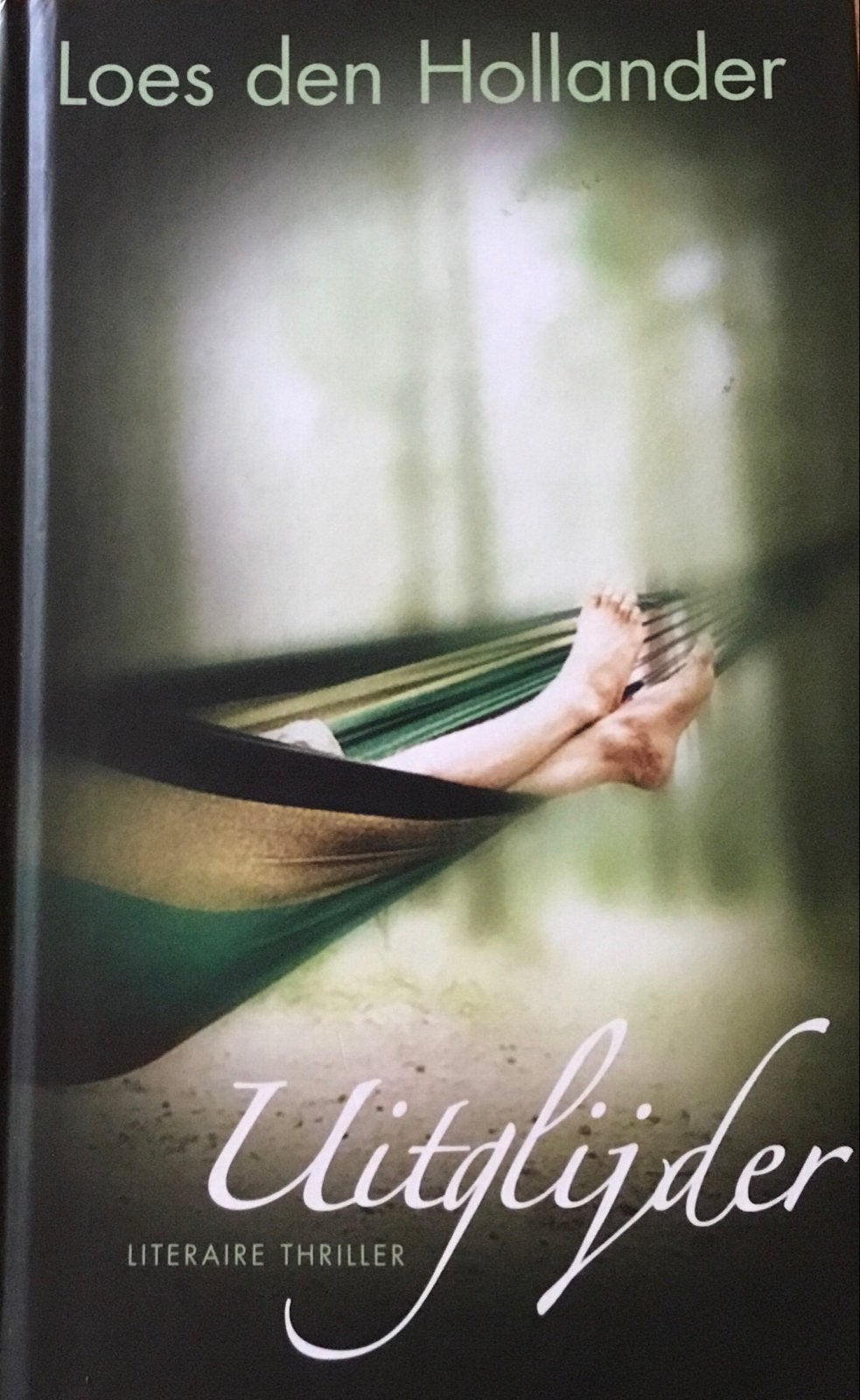 Uitglijder - Literaire thriller van Loes den Hollander, Ophalen of Verzenden, Zo goed als nieuw, Nederland