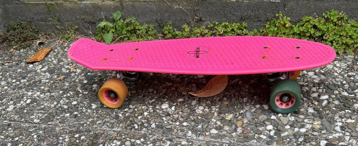 Gratis skateboard incl helm en knie/pols beschermers, Ophalen, Gebruikt, Skateboard