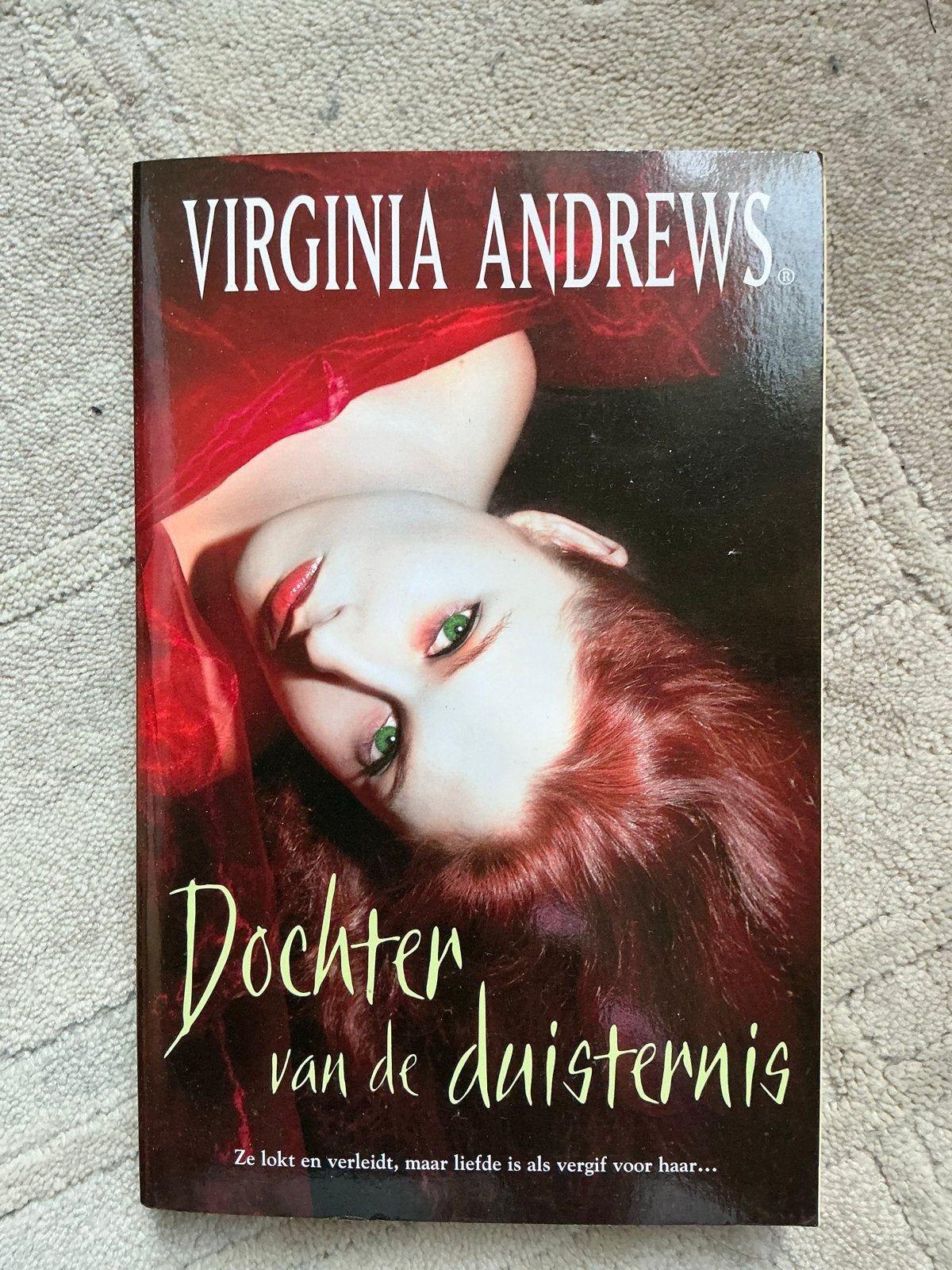 Dochter van de duisternis - Virginia Andrews, Boeken, Ophalen of Verzenden, Gelezen, Nederland