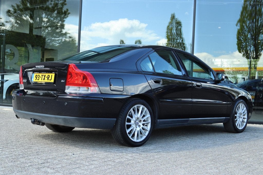 VOLVO S60 2.4 MOMENTUM 5CIL AUT. | STOELVERW. | LEDER | LMV, Gebruikt, Zwart, S60, Zwart