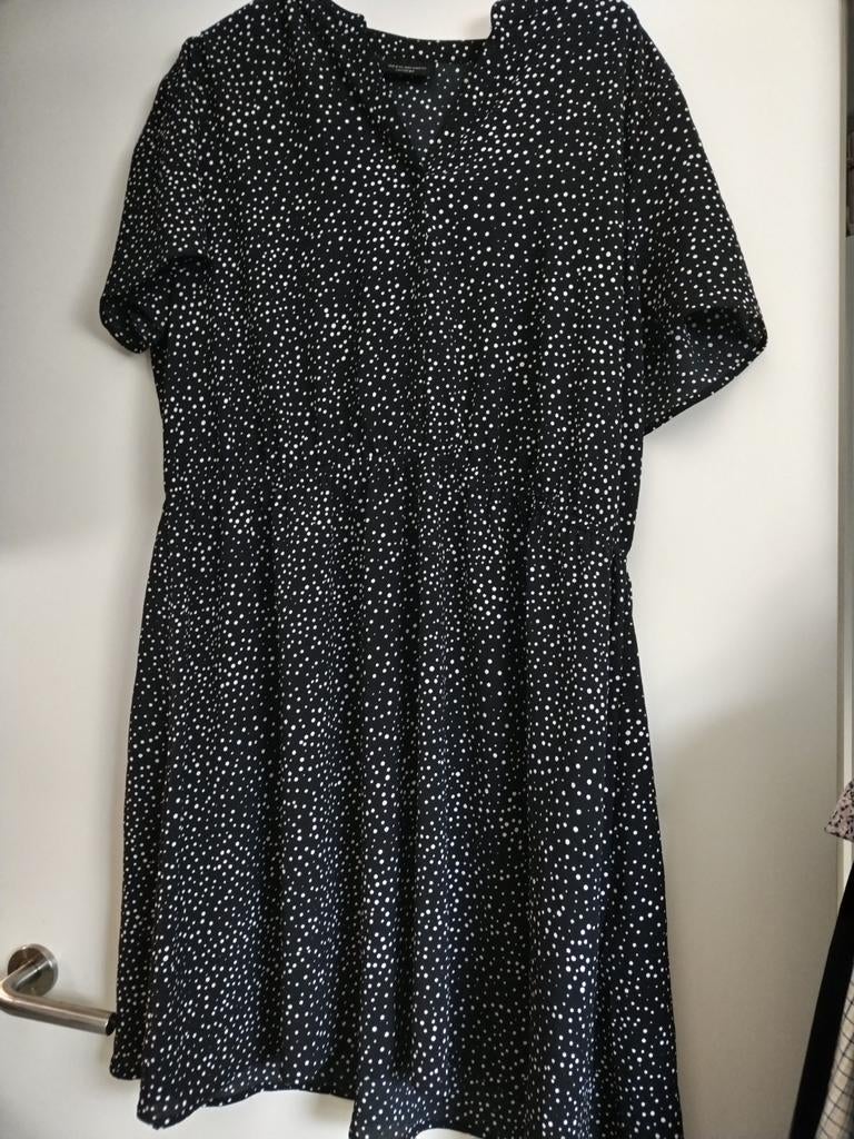 Zwarte Fit & Flare Jurk met Witte Stippen - Yessica, Ophalen of Verzenden, Zo goed als nieuw, Maat 46/48 (XL) of groter, Zwart