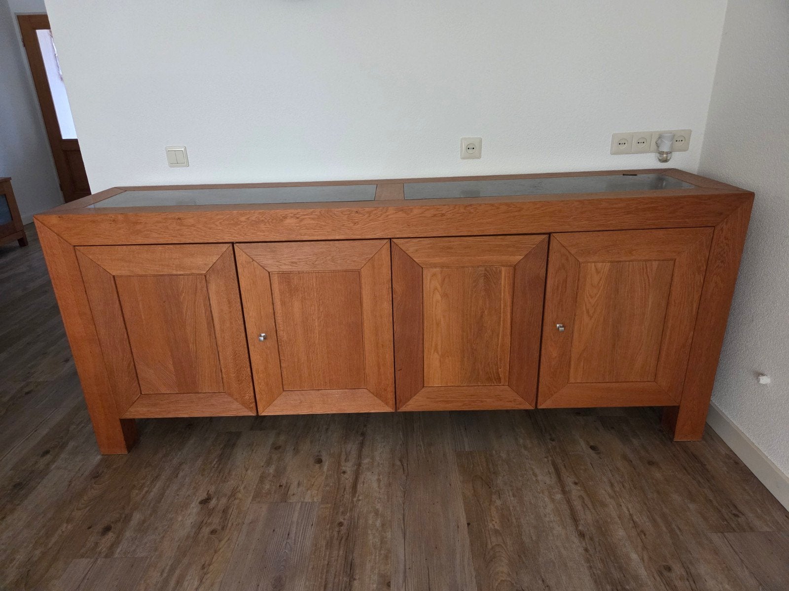 Eikenhouten dressoir met stenen blad (220x50 cm), Huis en Inrichting, Gebruikt, Eikenhout, Ophalen of Verzenden, 200 cm of meer