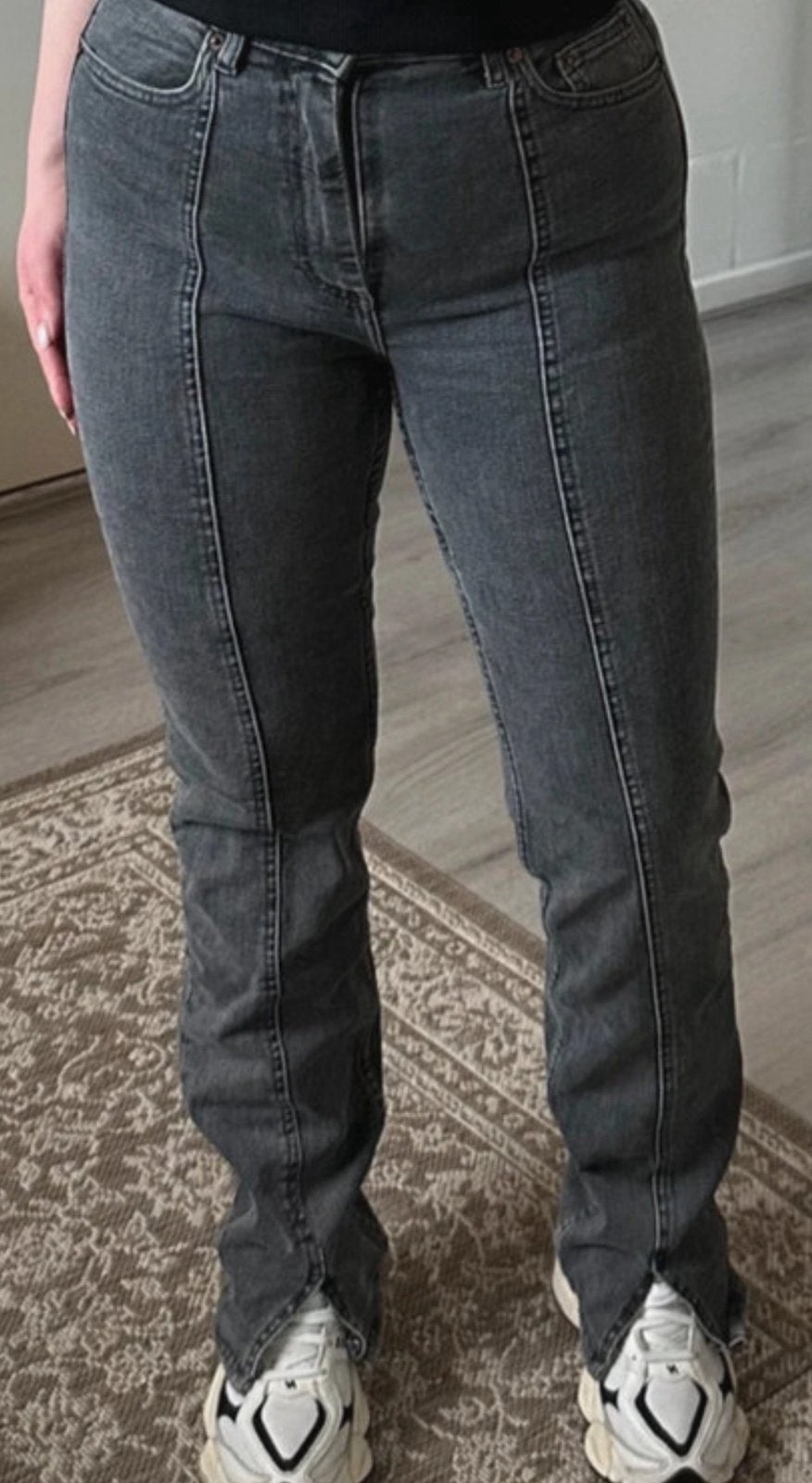 Zara donkergrijze jeans met stretch en split aan onderkant, Kleding | Dames, Verzenden, Zo goed als nieuw, Grijs, W28 - W29 (confectie 36)