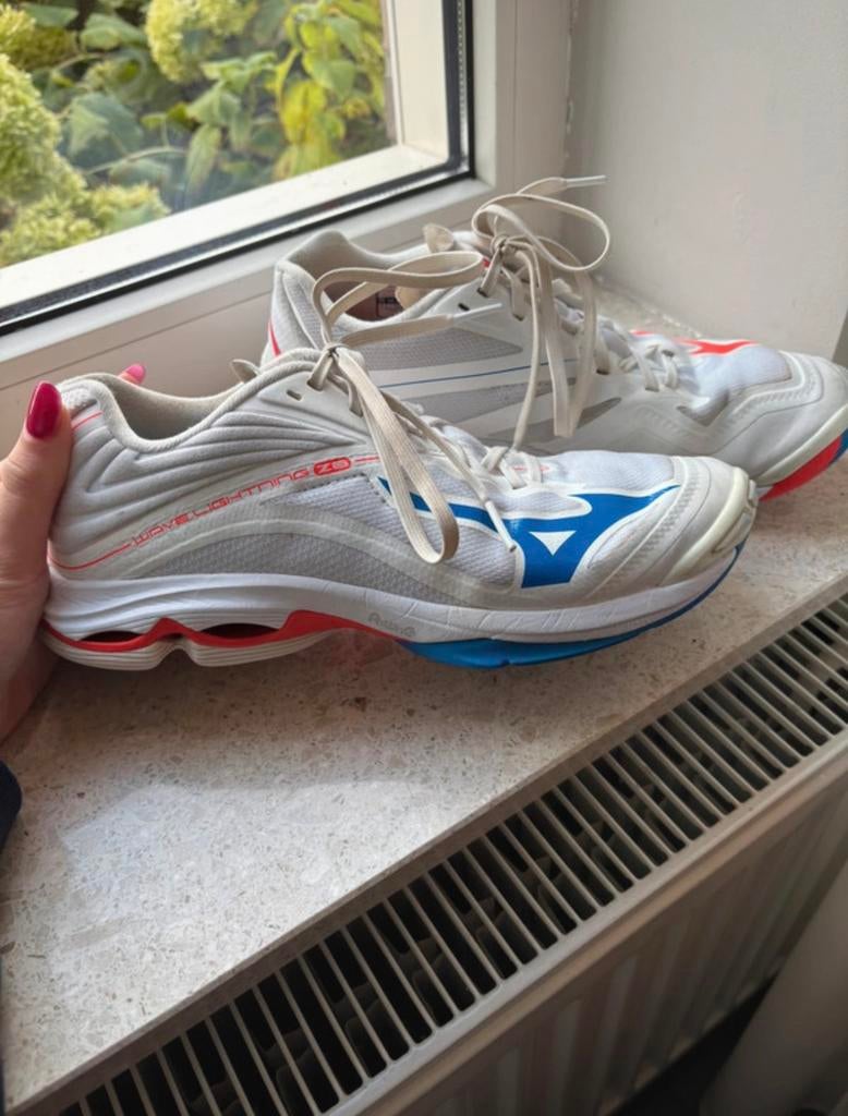 Mizuno volleybalschoenen maat 40.5, Sport en Fitness, Volleybal, Ophalen of Verzenden, Zo goed als nieuw, Schoenen