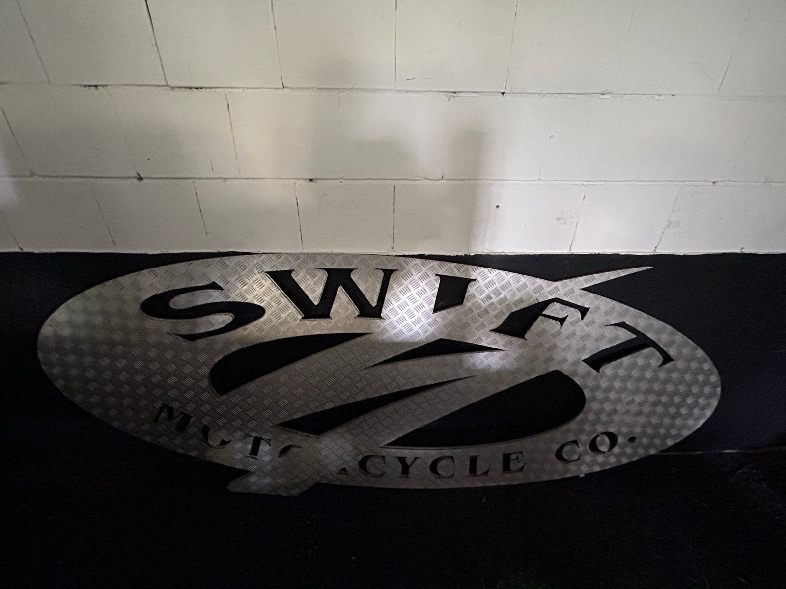 Groot Swift Motorcycle Co. metalen logo, Motoren, Ophalen, Zo goed als nieuw