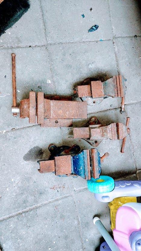 Te koop een 4 werkbankschroef, Doe-het-zelf en Verbouw, Werkbanken, Ophalen, Gebruikt, Minder dan 70 cm, Bankschroef