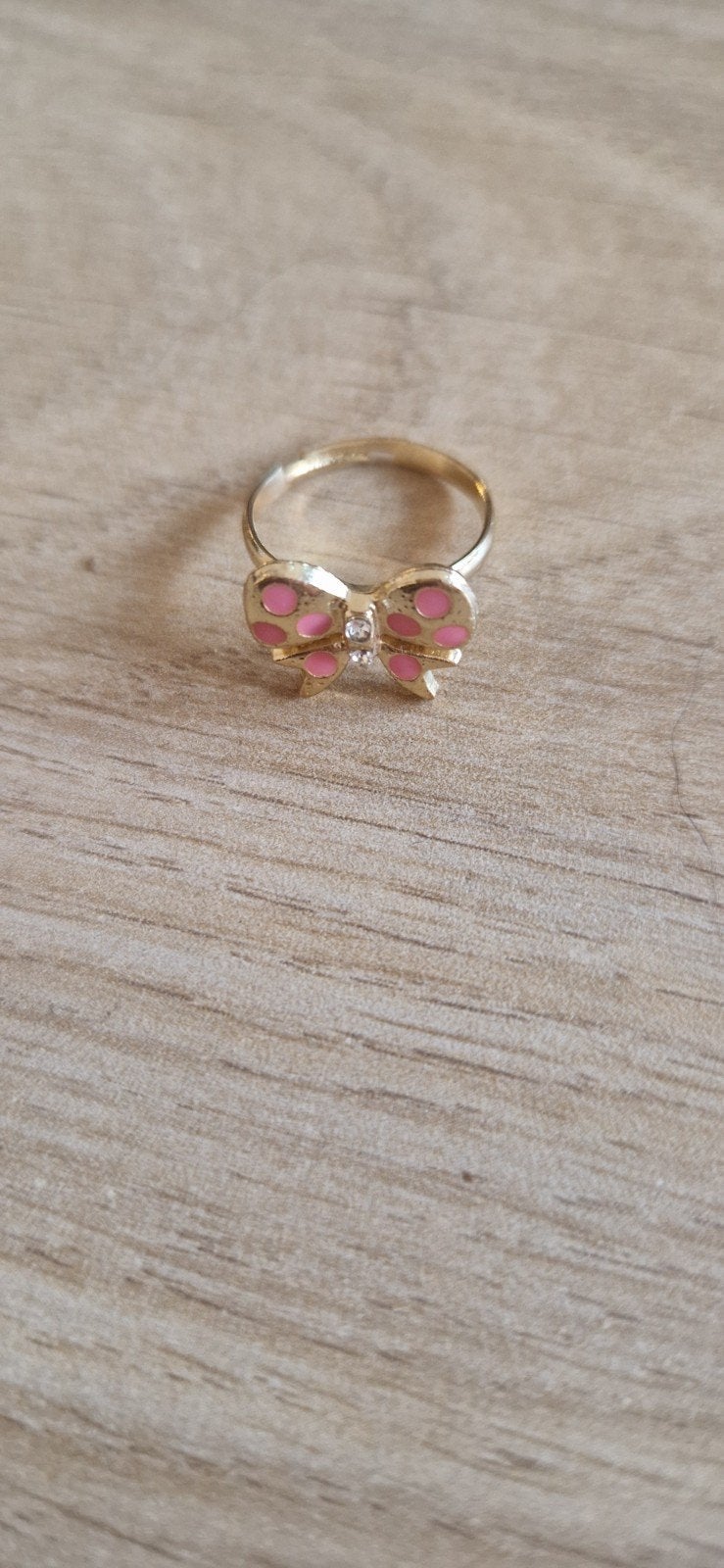 Gouden ring met roze strik en steentje, Ophalen of Verzenden